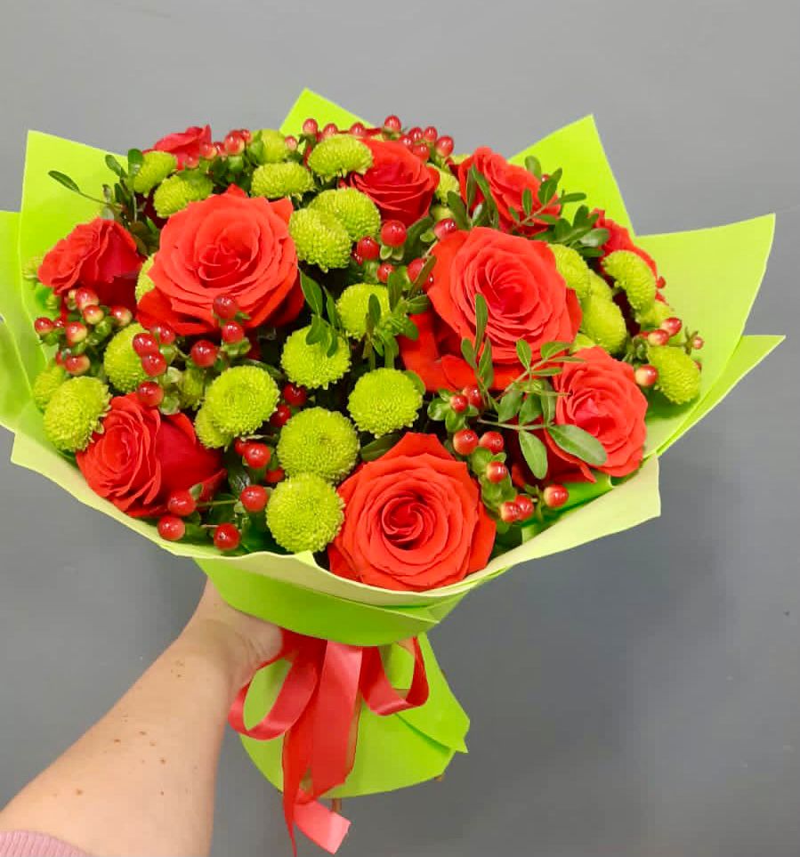 Букет цветов из: Хризантемы и Розы в Джедугхабль