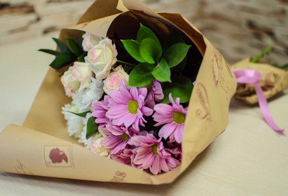 Букет цветов из: Розы и Хризантемы в Джедугхабль