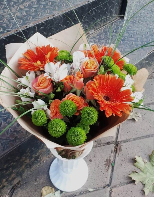 Букет цветов из: Герберы, Хризантемы, Альстромерии и Розы в Джедугхабль