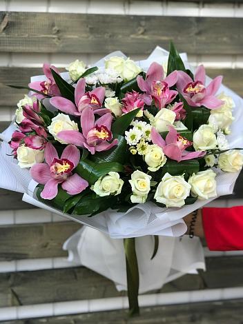 Букет цветов из: Розы и Хризантемы в Джедугхабль