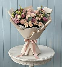 Букет цветов из:  Розы и Лизиантусы в Джедугхабль