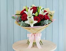 Букет цветов из:  Лилии и Розы в Джедугхабль