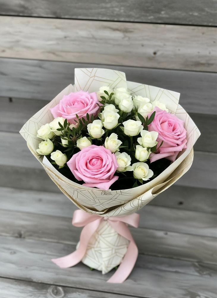 Букет цветов из: Розы в Джедугхабль