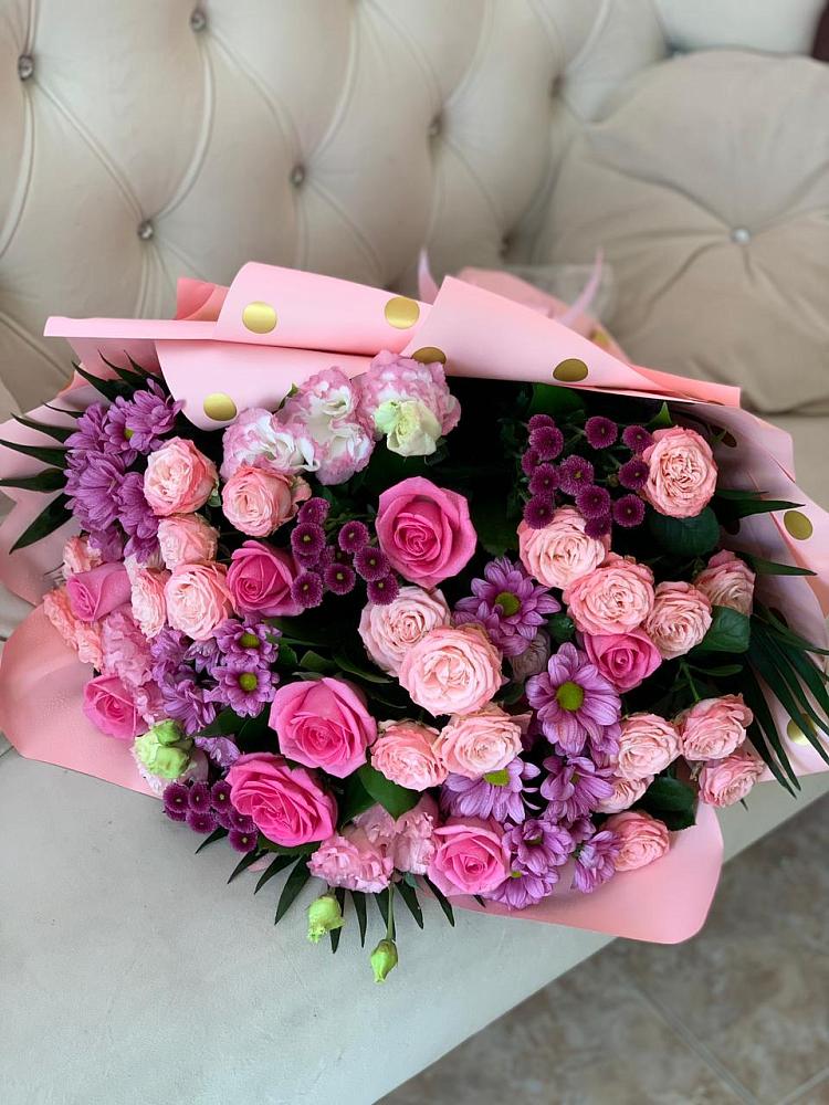 Букет цветов из: Хризантемы, Розы и Лизиантусы в Джедугхабль