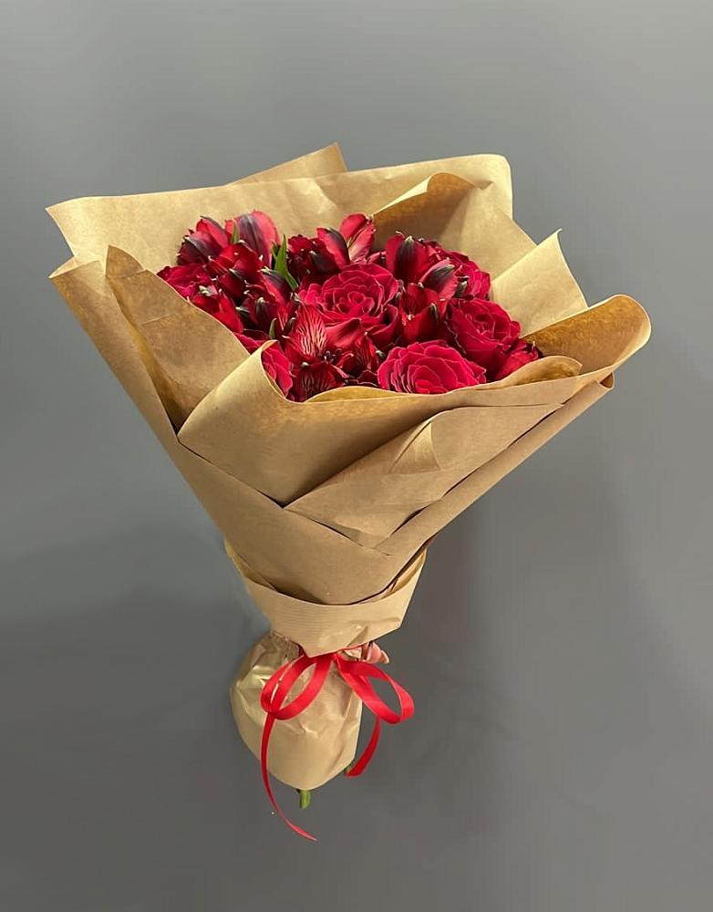 Букет цветов из: Альстромерии и Розы в Джедугхабль