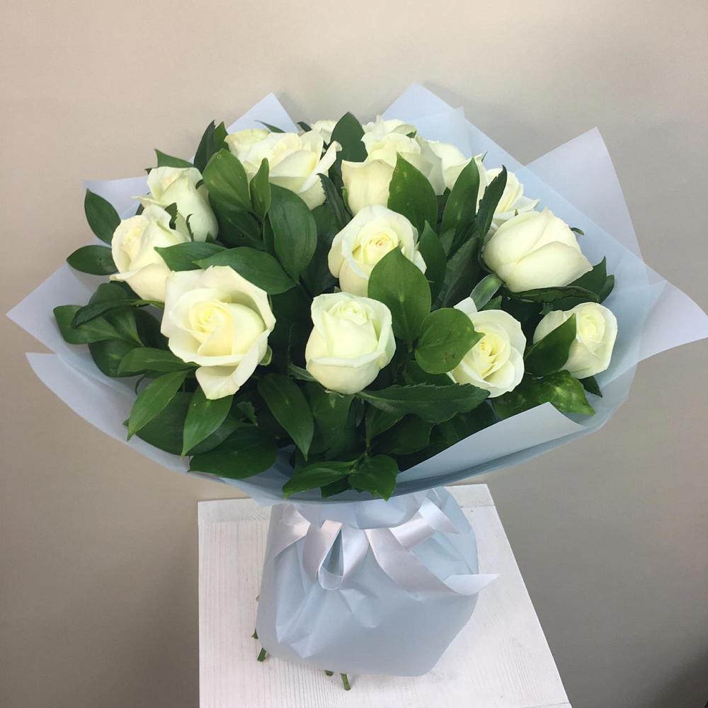Букет 15 Белых роз Проуд в Джедугхабль