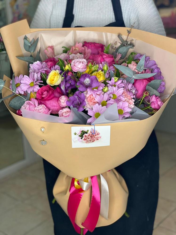 Букет цветов из: Хризантемы, Гвоздики и Альстромерии в Джедугхабль