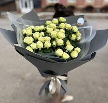 Букет Белые кустовые розы Солинеро в Джедугхабль