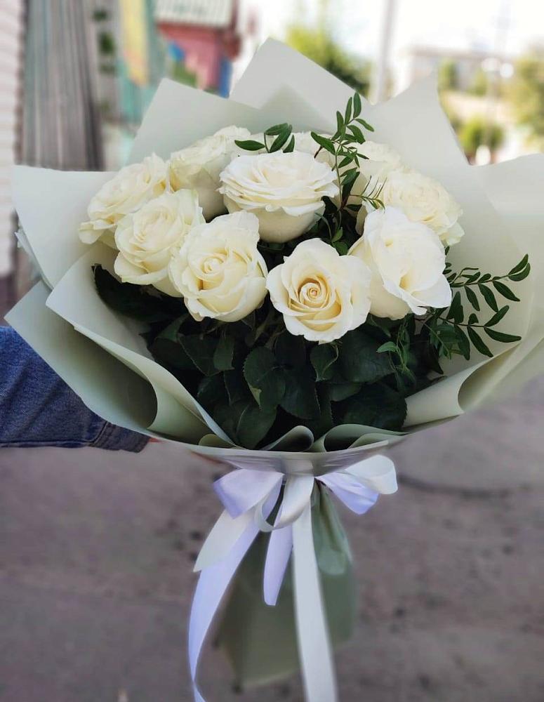 Букет Белые розы Проуд в Джедугхабль