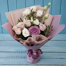 Букет цветов из:  Розы и Лизиантусы в Джедугхабль