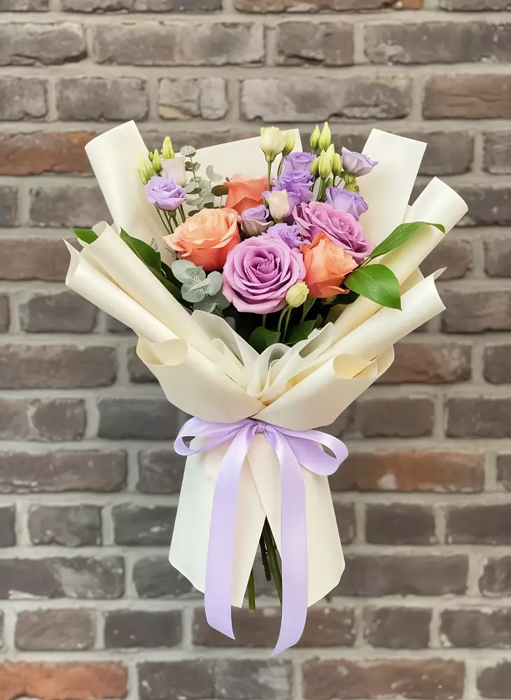 Букет цветов из: Лизиантусы и Розы в Джедугхабль