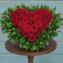 Цветочная композиция из Розы в виде сердца в Джедугхабль