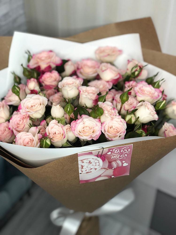 Букет цветов из: Розы в Джедугхабль