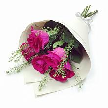 Букет цветов из:  Розы в Джедугхабль