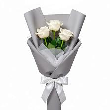 Букет 3 белые розы в Джедугхабль