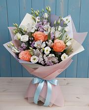 Букет цветов из:  Лизиантусы, Розы, Альстромерии и Гипсофила в Джедугхабль