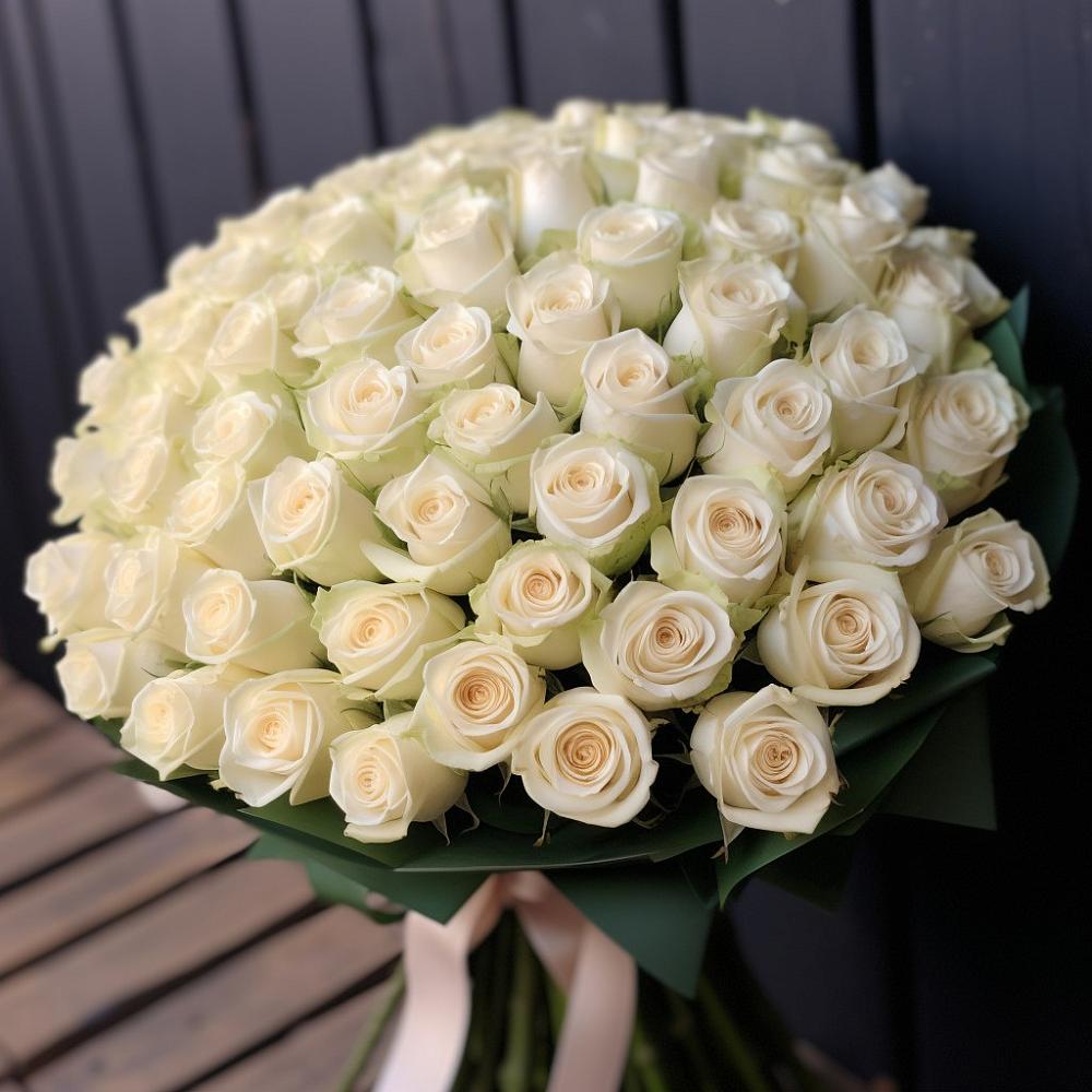 Букет 101 Белая роза Крем де ля Крем в Джедугхабль