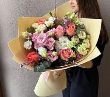 Букет цветов из:  Розы, Лизиантусы и Гвоздики #REPLACE_PRED# Джедугхабль