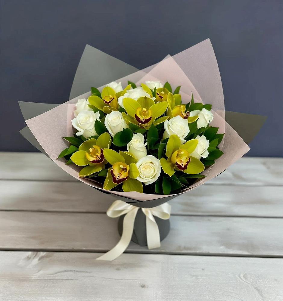 Букет цветов из: Орхидеи и Розы в Джедугхабль