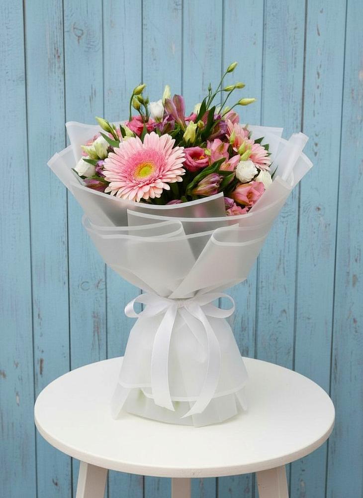 Букет цветов из: Герберы, Альстромерии и Лизиантусы в Джедугхабль