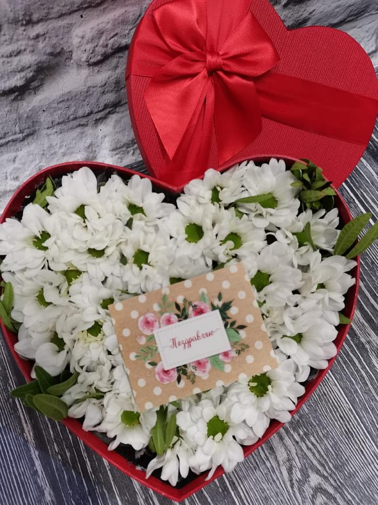 Цветочная композиция из Хризантемы в виде сердца в Джедугхабль