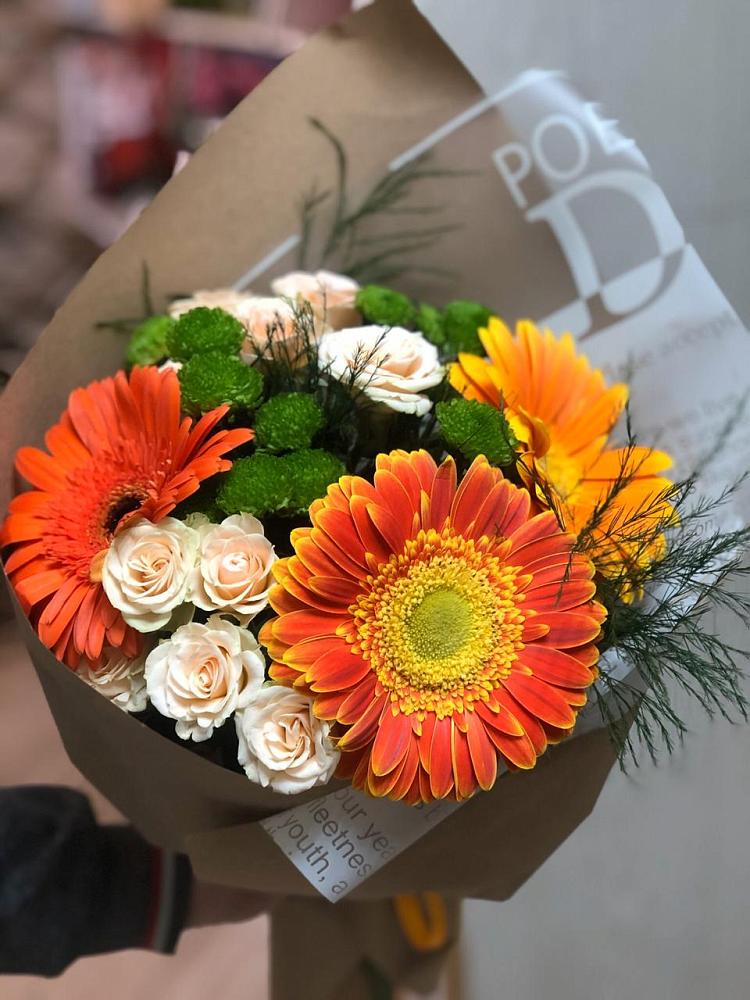 Букет цветов из: Герберы, Хризантемы и Розы в Джедугхабль