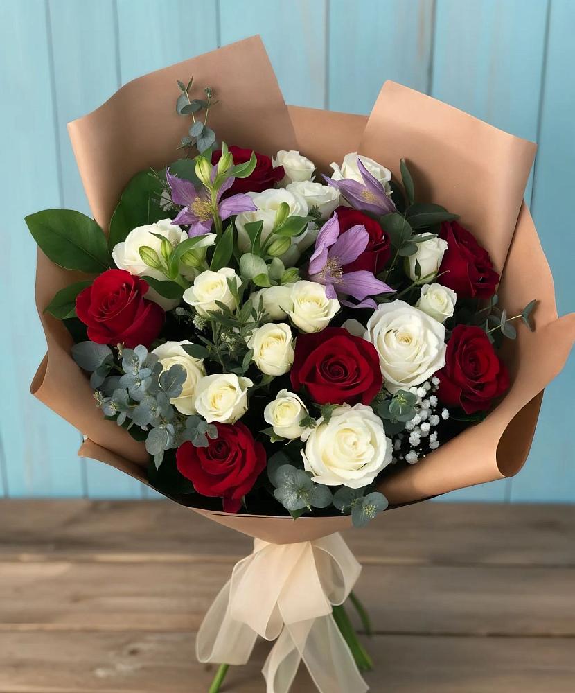 Букет цветов из: Розы и Альстромерии в Джедугхабль