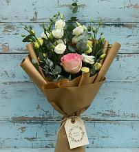 Букет цветов из:  Розы и Лизиантусы в Джедугхабль