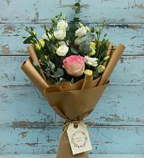 Букет цветов из:  Розы и Лизиантусы в Джедугхабль