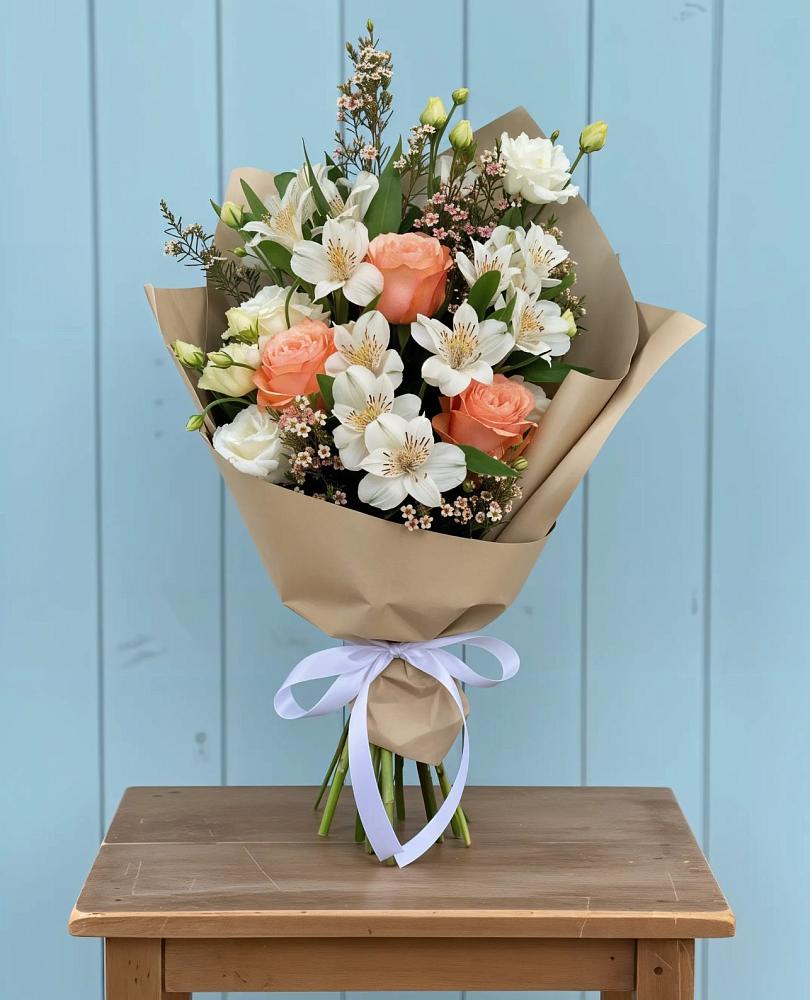 Букет цветов из: Альстромерии, Лизиантусы, Розы и Хризантемы в Джедугхабль