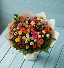 Букет Микс из разноцветных кустовых роз в Джедугхабль