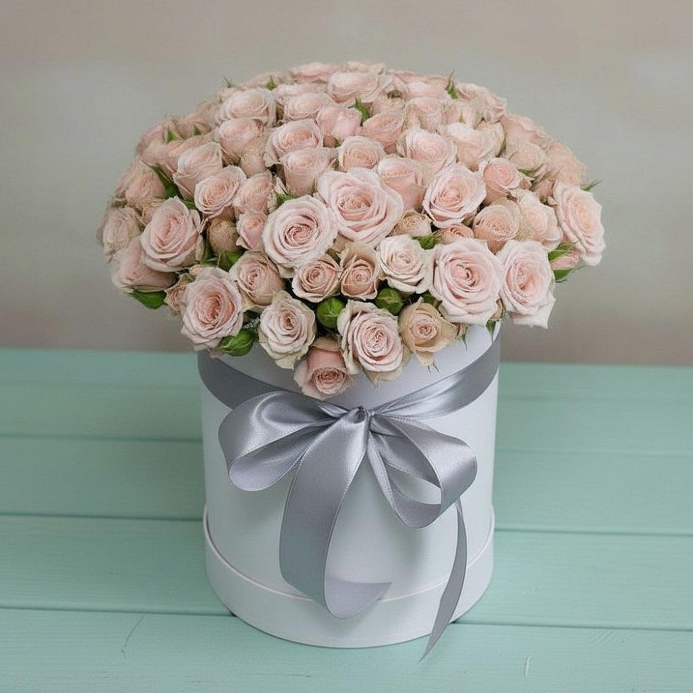 Цветочная композиция из Розы в шляпной коробке в Джедугхабль